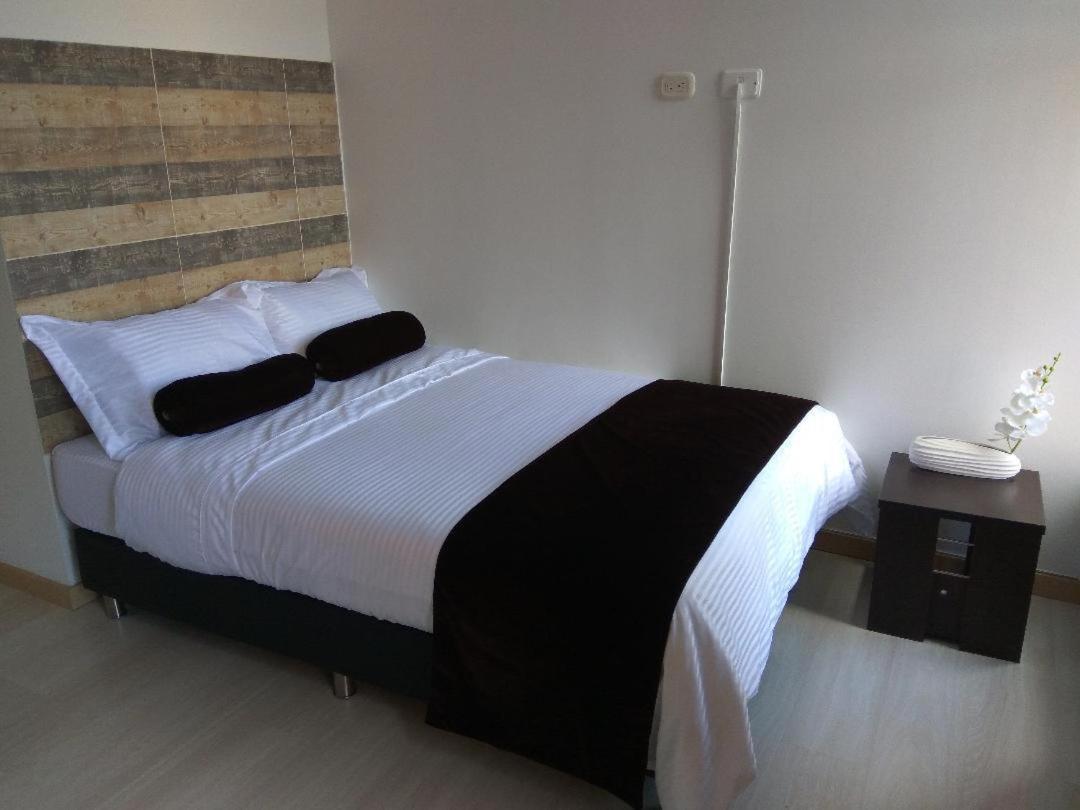Apartasuite Laureles Cmc Меделин Екстериор снимка